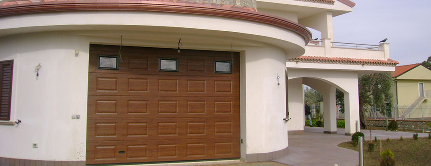 Portes-sectionnelles-pour-garage-style-traditionnelles