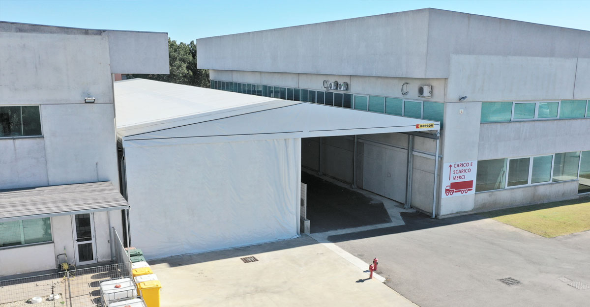 hangar-en-PVC-pour-relier-le-siège-de-novapack-sud